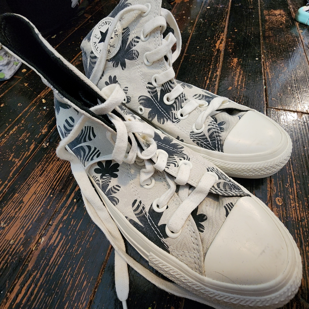 Converse Womens' Black and White High-Top Sneakers Size 6